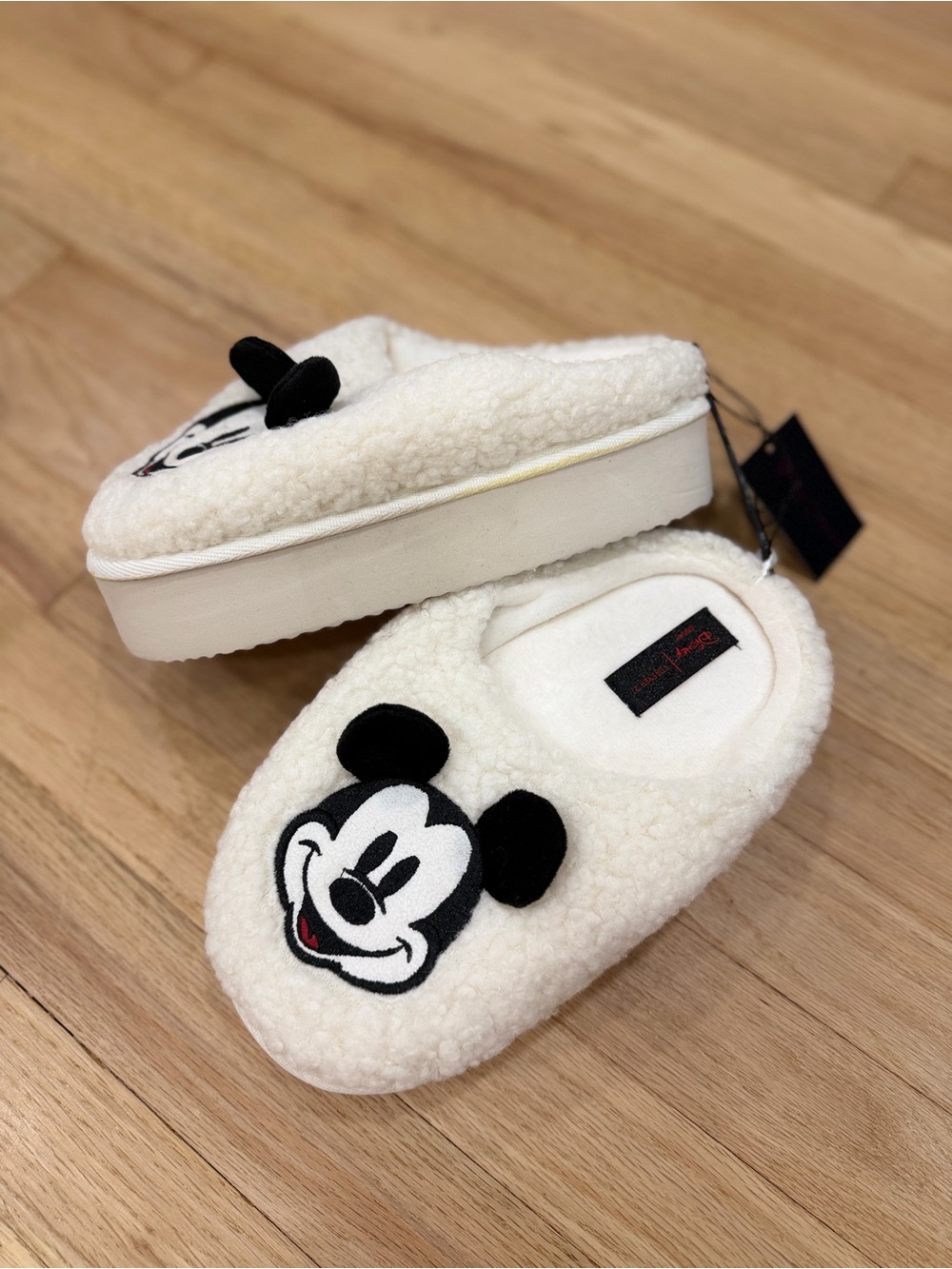 Forever 21 / Disney Mickey Mouse Sherpa Slippers